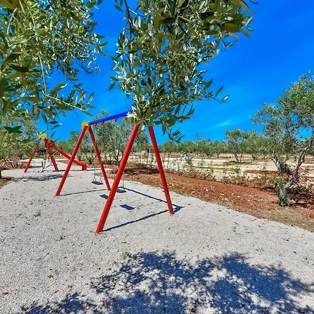 Οργανωμένο κάμπινγκ Glamping Ugljan Ζαντάρ